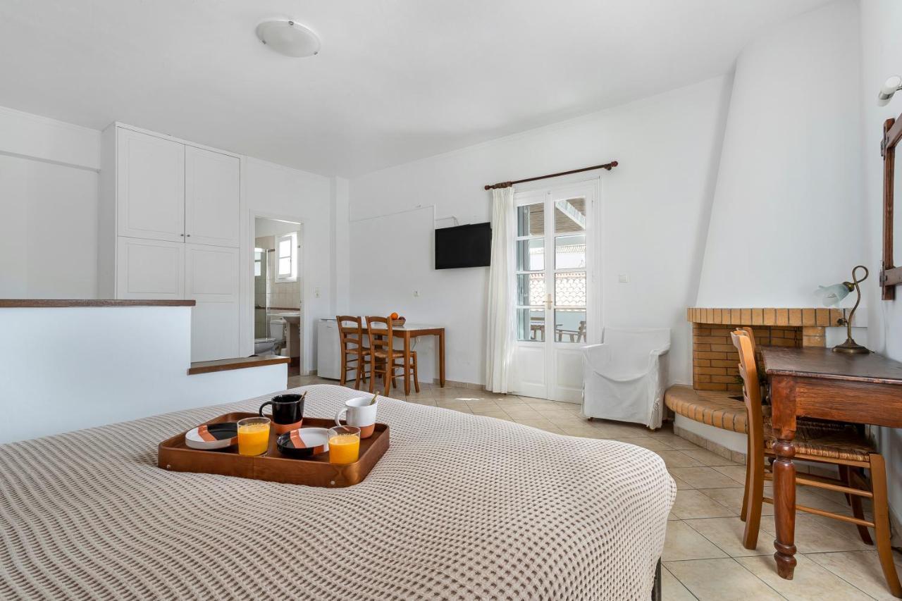 Guesthouse Niriides Spetses Town Ngoại thất bức ảnh