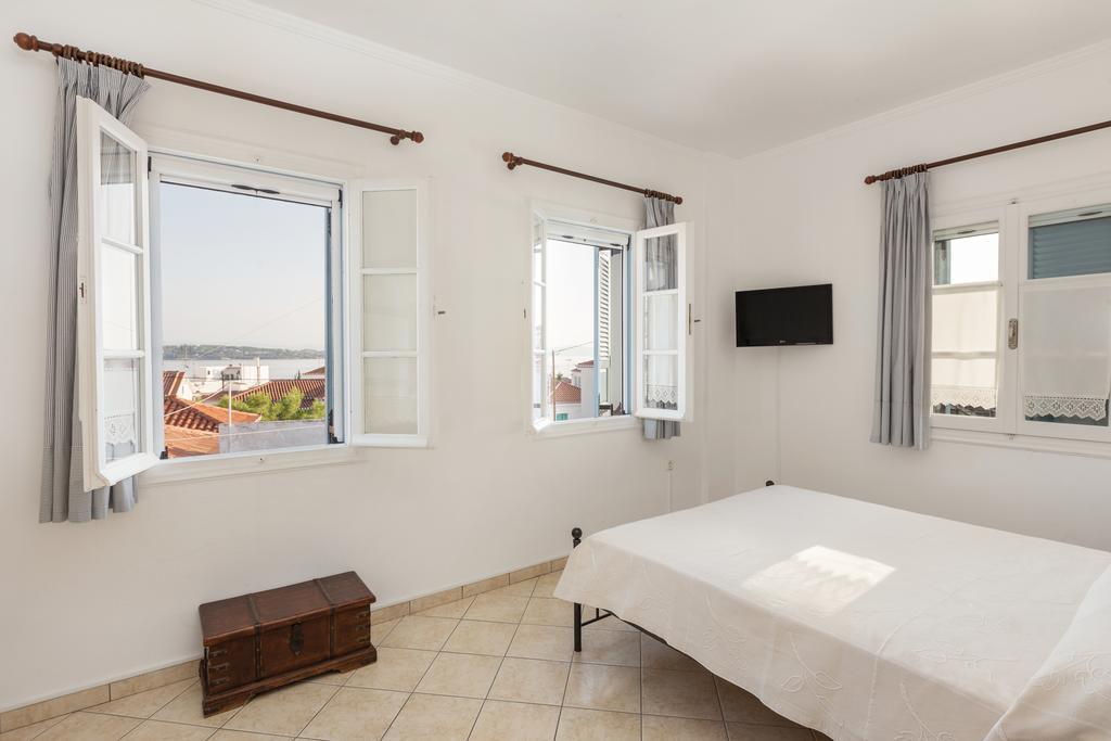 Guesthouse Niriides Spetses Town Phòng bức ảnh